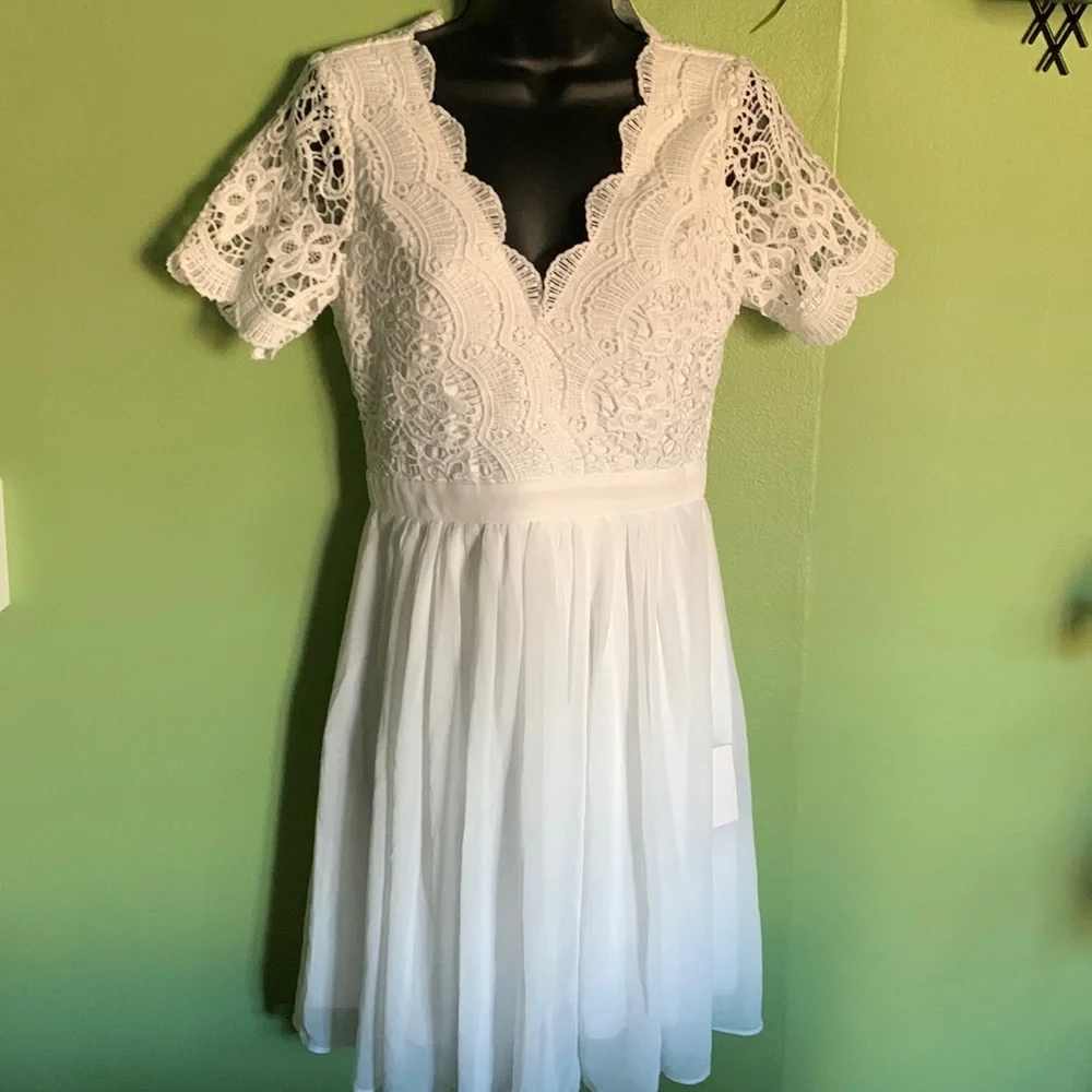 🔵 Lulus White Dress - Picture 2 of 12